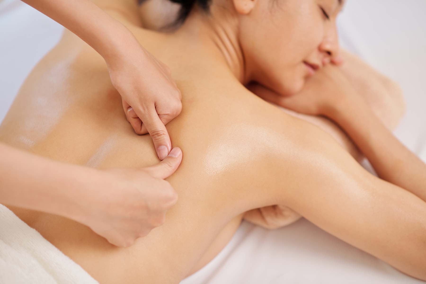 Therapeutic Deep Tissue Massage treatment